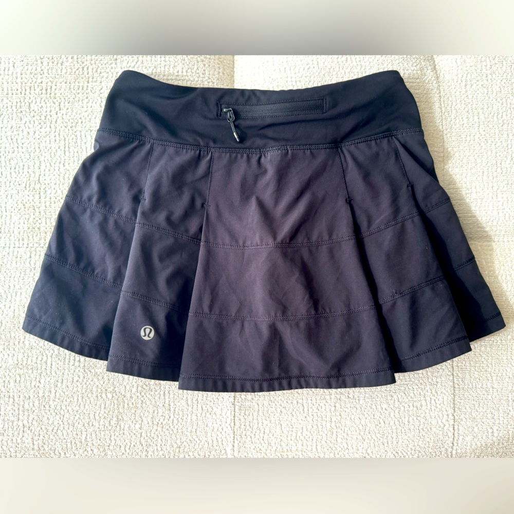 Black lulu lemon XS/2 skort 🙂